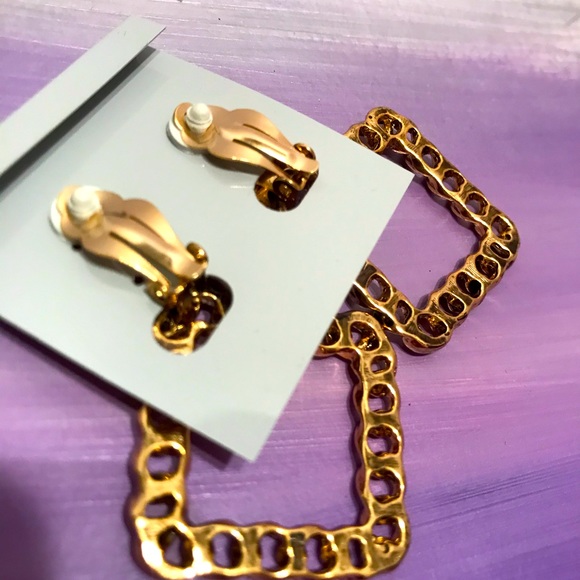 NEW (1-of-a-kind)GoldTone  Clip On Earrings… - Picture 5 of 7